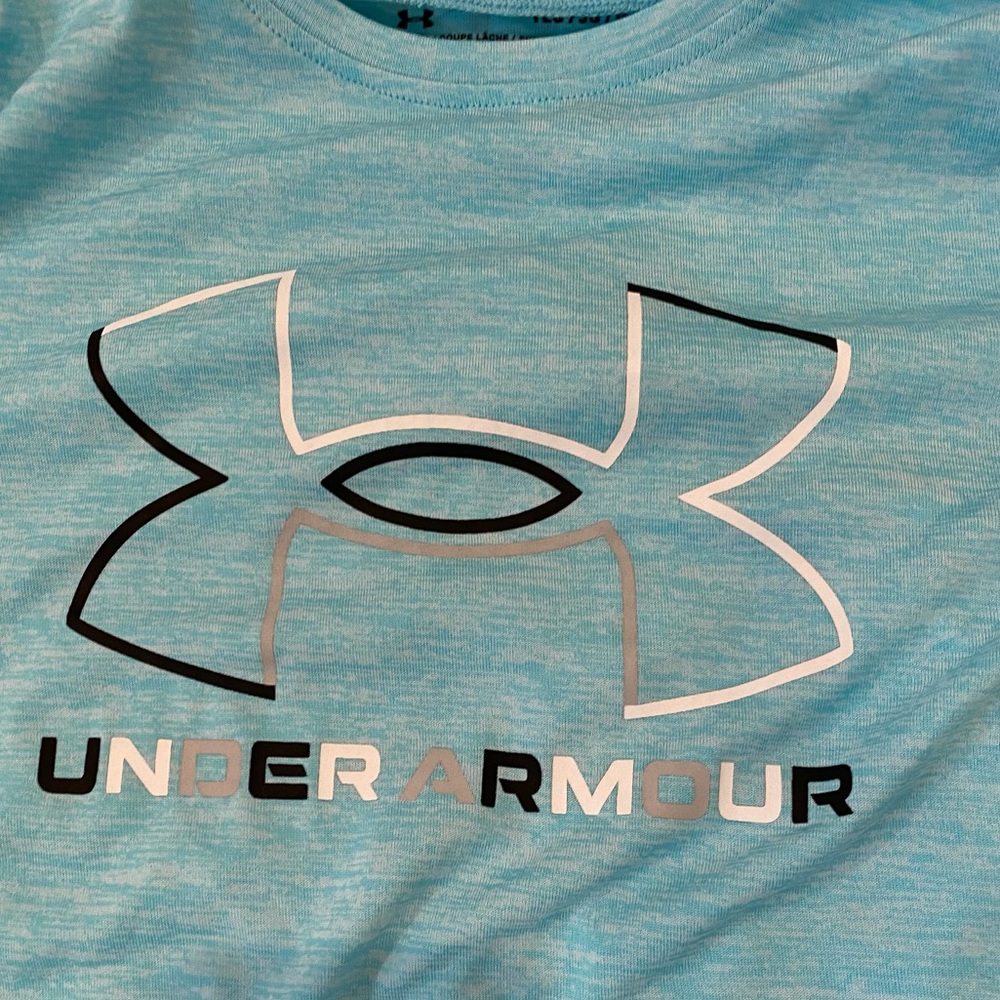 Light blue tee!! 💙💙🦋 - Picture 3 of 4